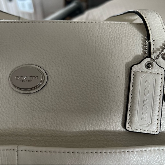 Gently used beautiful white Coach Leather extra large weekender bag - Picture 5 of 6